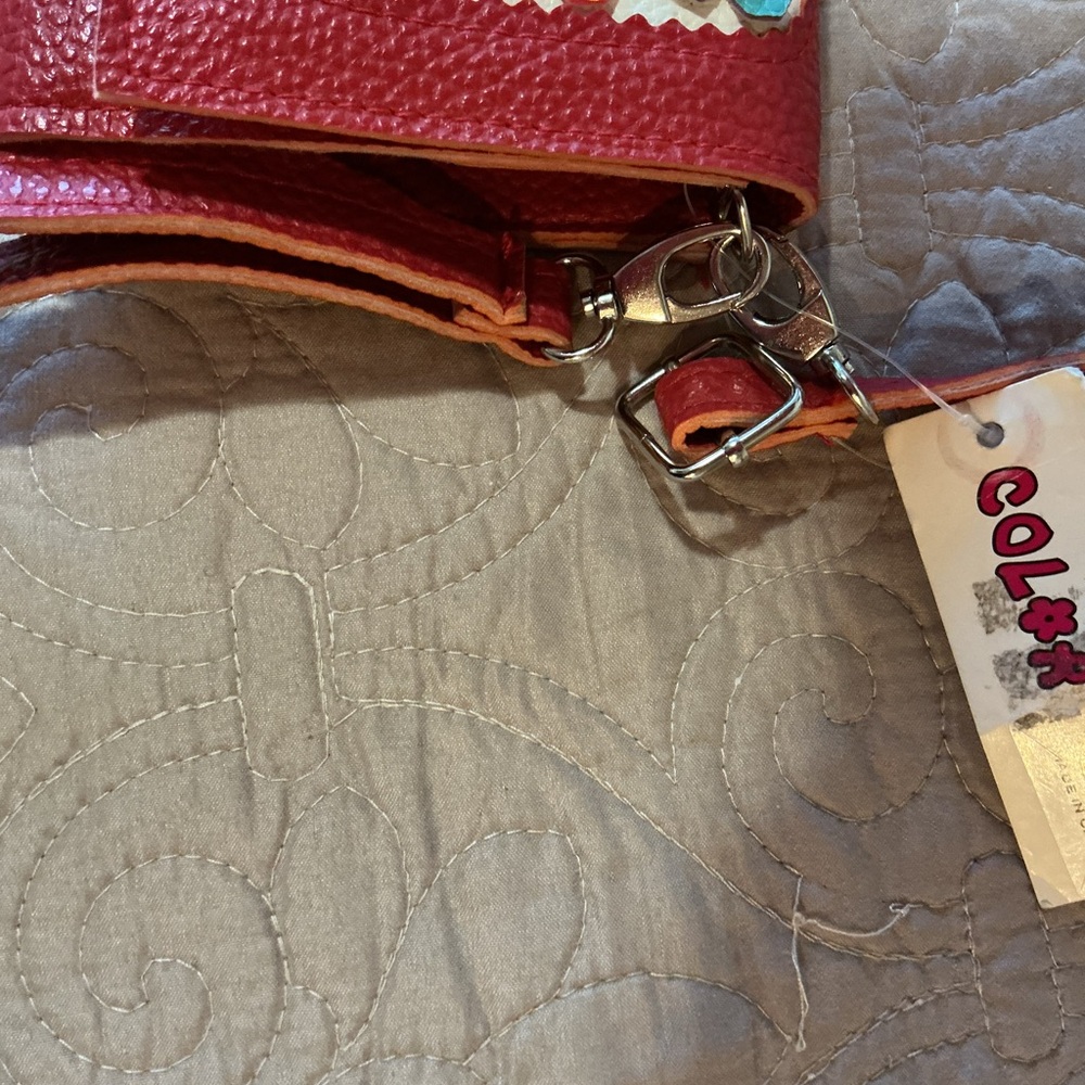New Red Floral Accent Crossbody Wallet Wristlet Bag w Detachable Shoulder Strap - Picture 8 of 11